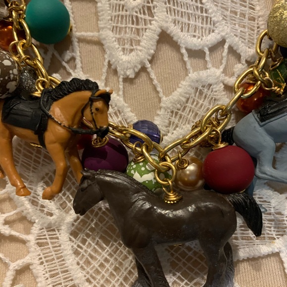 Mix Horses and Beads Necklace - Picture 3 of 5